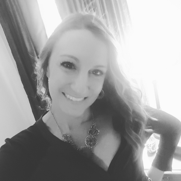 Meet your Posher, Tiana - Picture 2 of 2